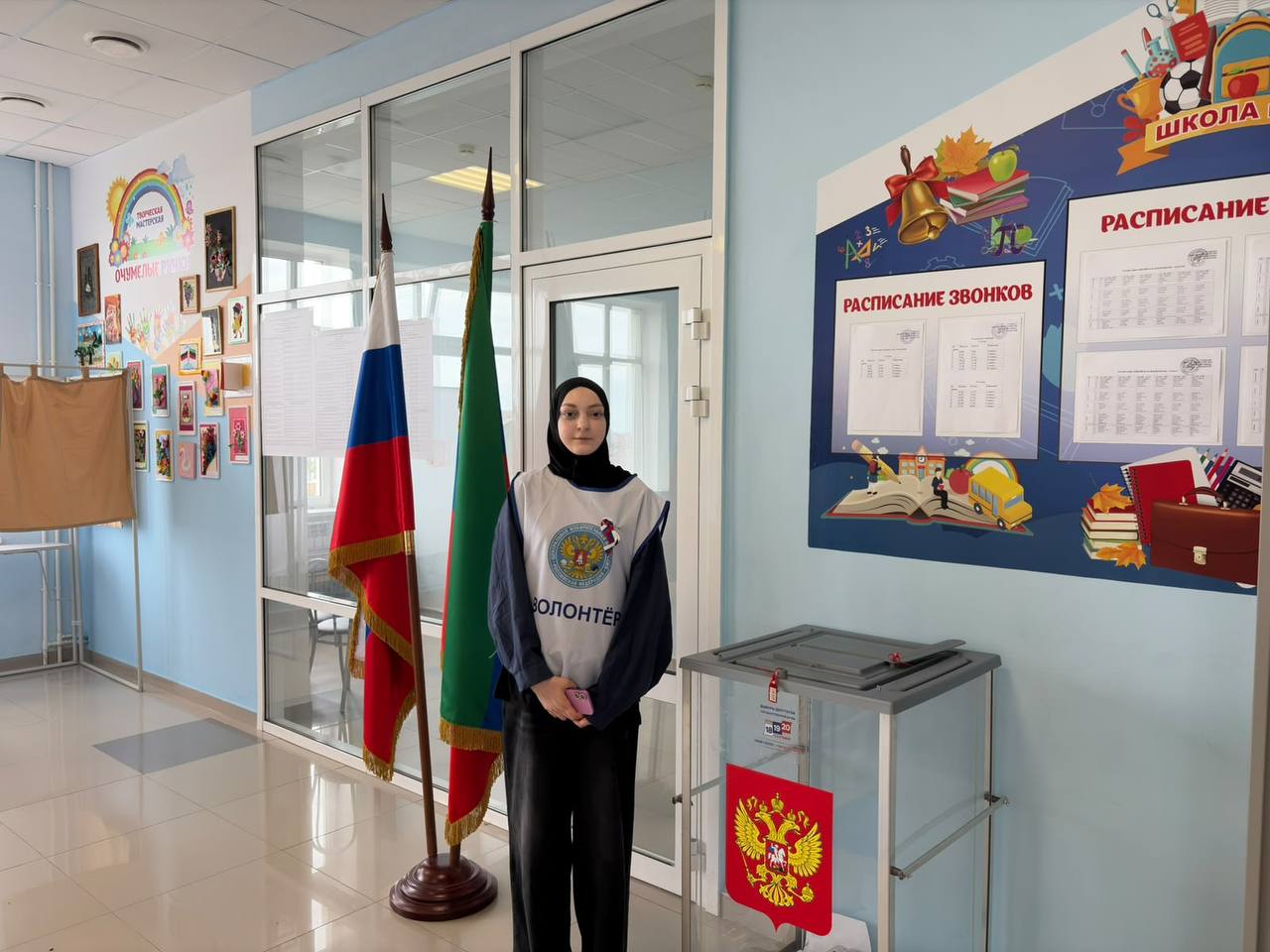 🧑‍🎓 Студенты Гуманитарно-педагогического колледжа в качестве волонтеров в дни голосования на избирательных участках №1078 администрация поселка Тарки...